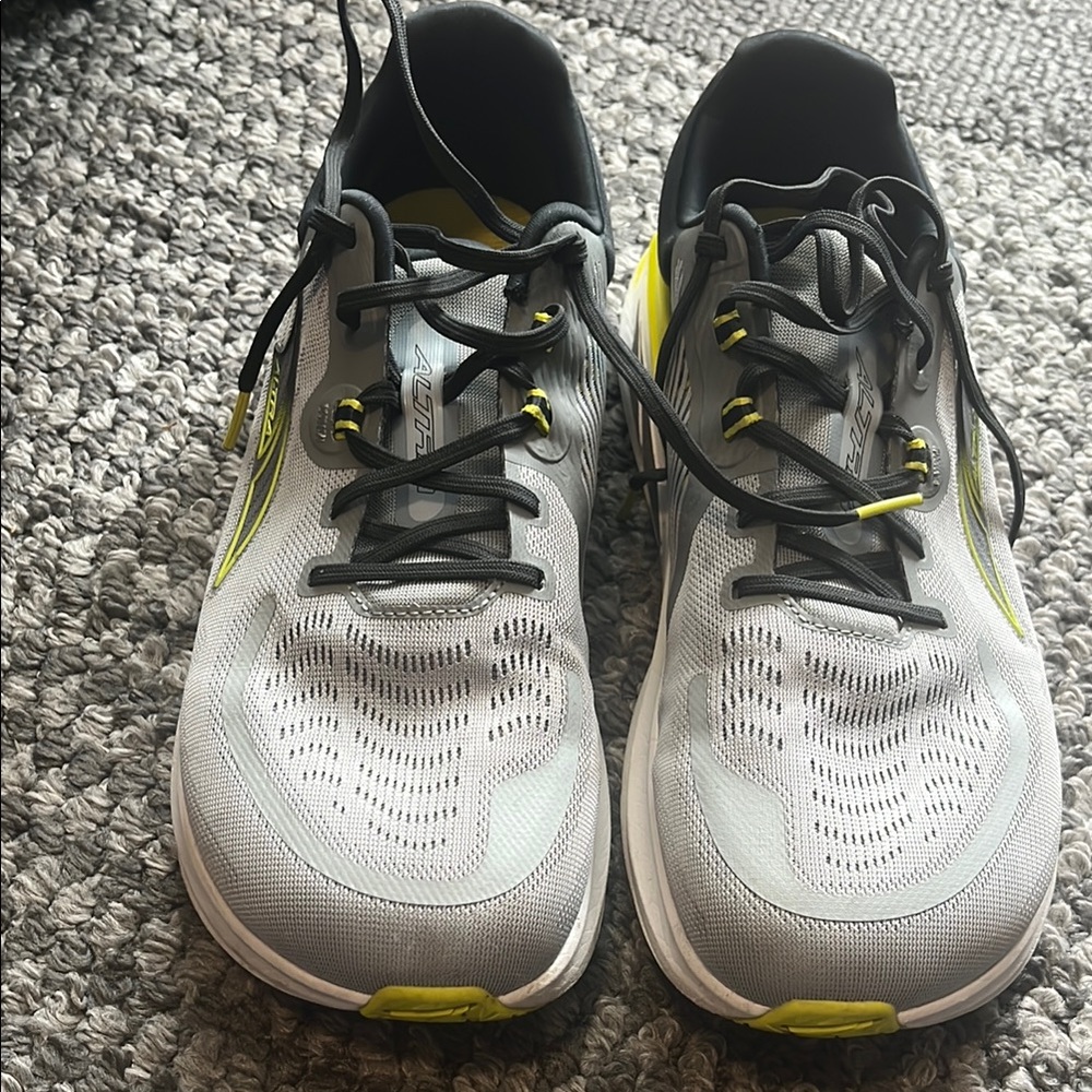 Altra Gray and Yellow Athletic Shoes men’s paradigm 7 size 11